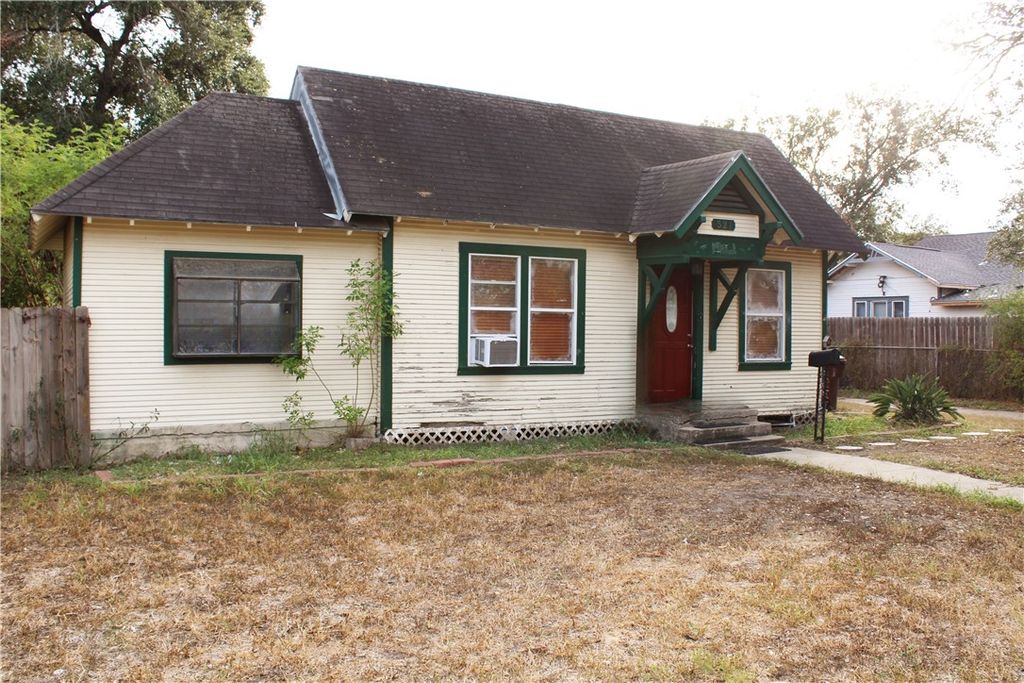 521 E Huisache Ave, Kingsville, TX 78363