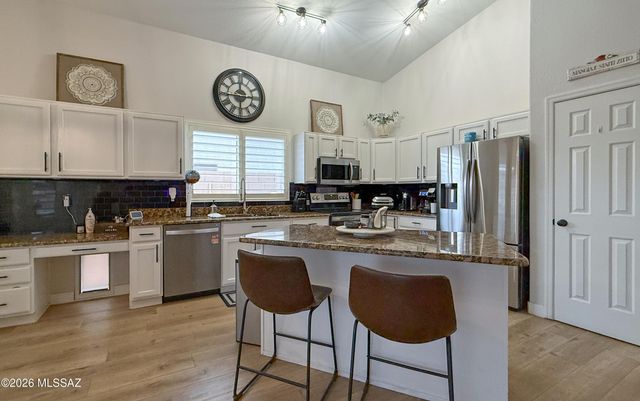 9175 N Sugar Foot Drive, Tucson, AZ 85743
