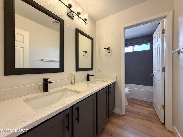 9175 N Sugar Foot Drive, Tucson, AZ 85743