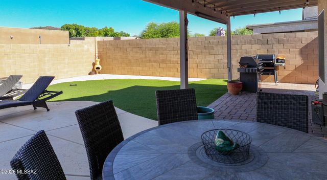9175 N Sugar Foot Drive, Tucson, AZ 85743