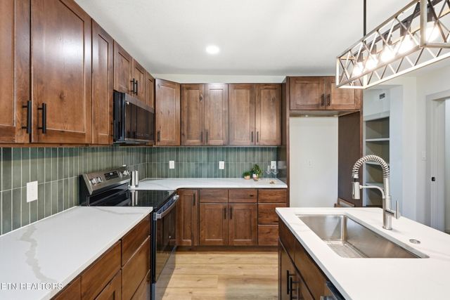 315 Poplar St, Lenoir City, TN 37771