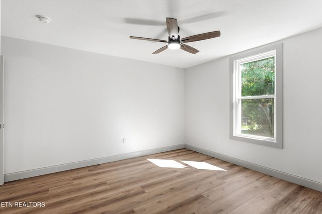 315 Poplar St, Lenoir City, TN 37771