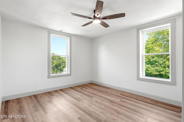 315 Poplar St, Lenoir City, TN 37771