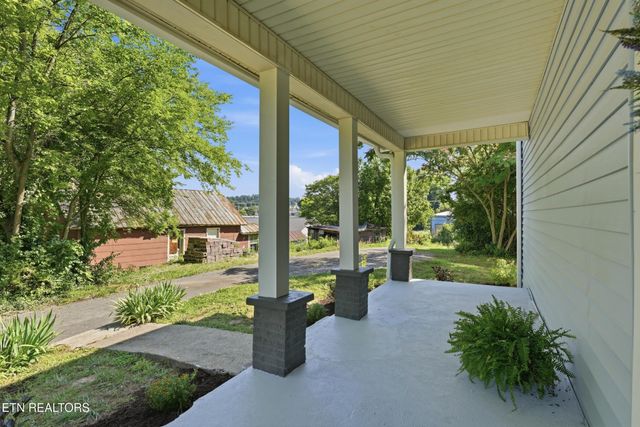 315 Poplar St, Lenoir City, TN 37771