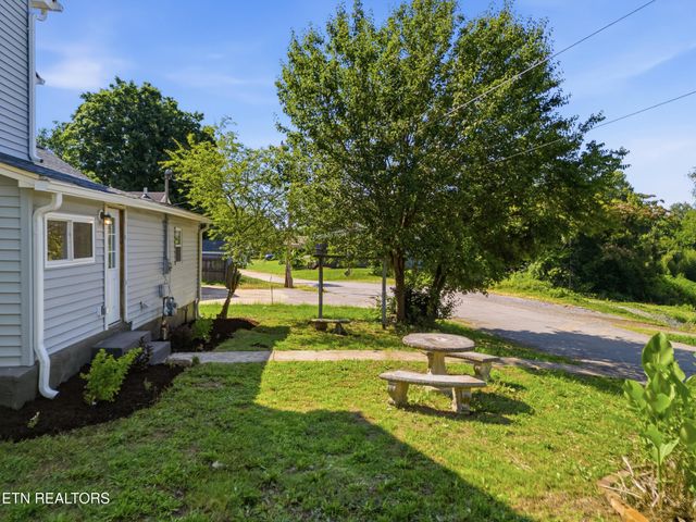 315 Poplar St, Lenoir City, TN 37771