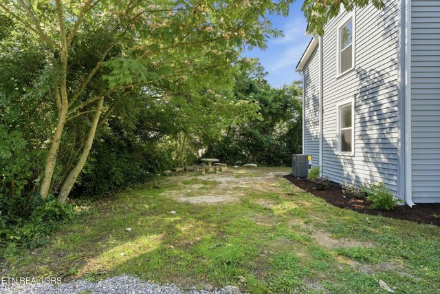 315 Poplar St, Lenoir City, TN 37771