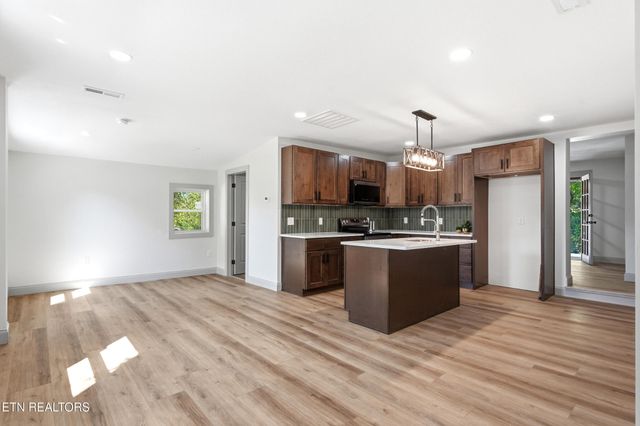 315 Poplar St, Lenoir City, TN 37771