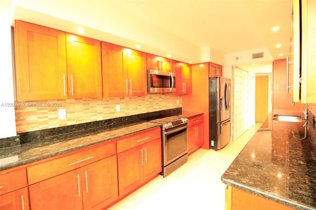 20185 E Country Club Drive 1105, Aventura, FL 33180