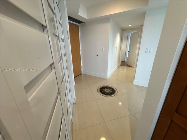 20185 E Country Club Drive 1105, Aventura, FL 33180