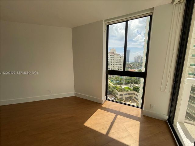 20185 E Country Club Drive 1105, Aventura, FL 33180