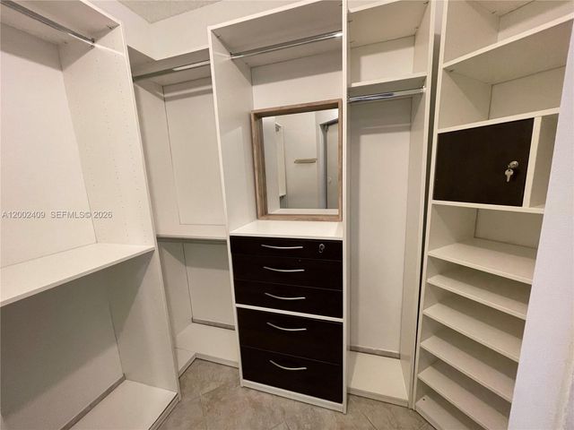 20185 E Country Club Drive 1105, Aventura, FL 33180