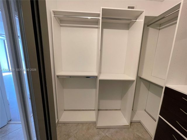 20185 E Country Club Drive 1105, Aventura, FL 33180