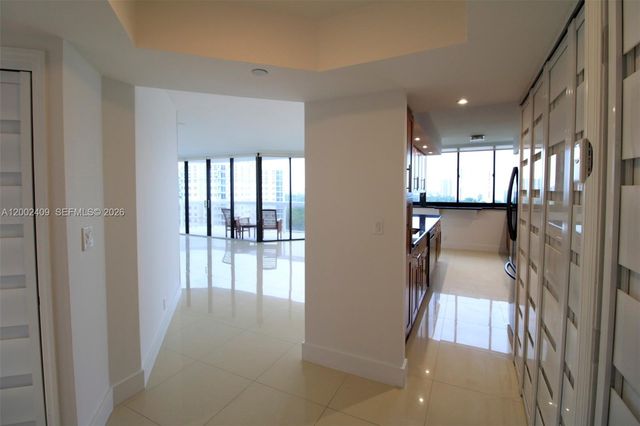 20185 E Country Club Drive 1105, Aventura, FL 33180