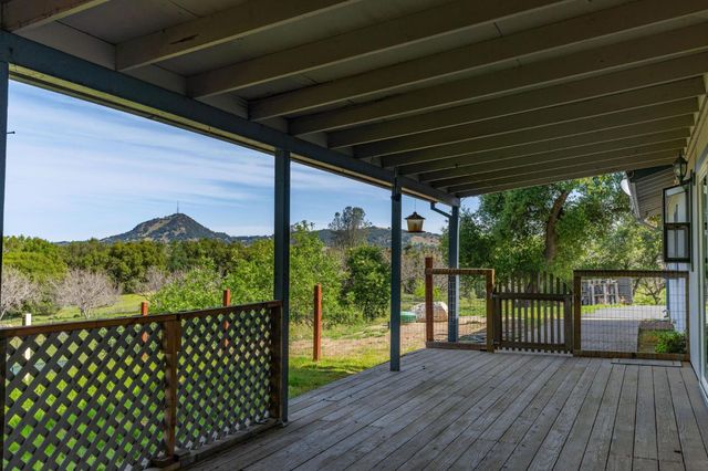 8999 Poverty Gulch Ct, Mokelumne Hill, CA 95245