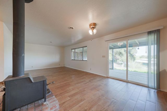 8999 Poverty Gulch Ct, Mokelumne Hill, CA 95245