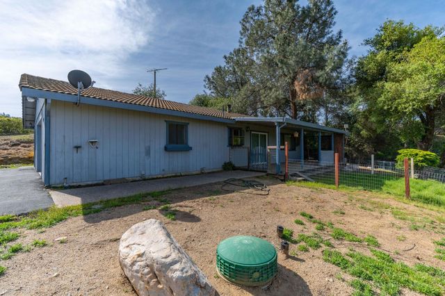 8999 Poverty Gulch Ct, Mokelumne Hill, CA 95245