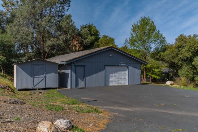 8999 Poverty Gulch Ct, Mokelumne Hill, CA 95245