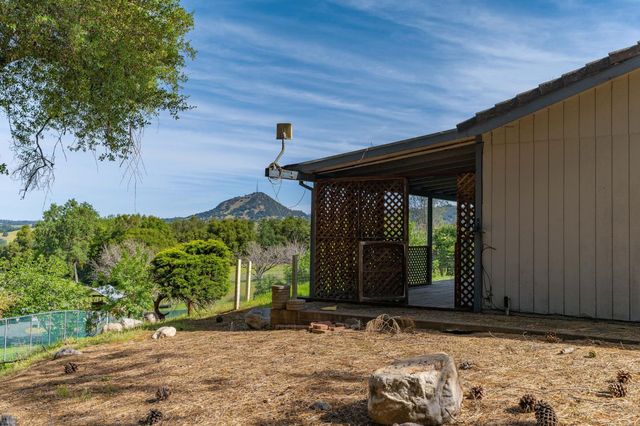 8999 Poverty Gulch Ct, Mokelumne Hill, CA 95245