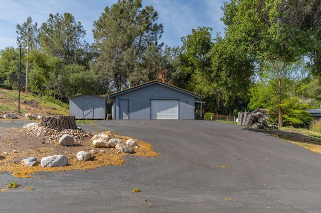 8999 Poverty Gulch Ct, Mokelumne Hill, CA 95245