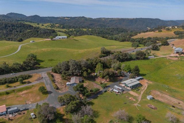 8999 Poverty Gulch Ct, Mokelumne Hill, CA 95245