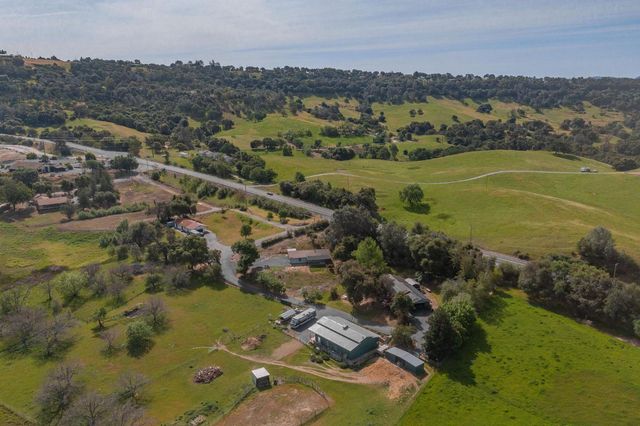 8999 Poverty Gulch Ct, Mokelumne Hill, CA 95245