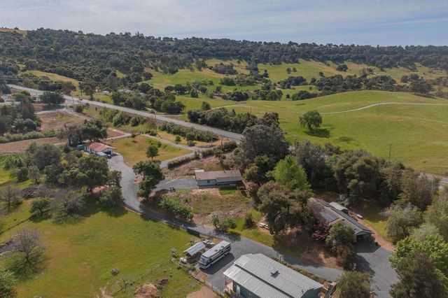 8999 Poverty Gulch Ct, Mokelumne Hill, CA 95245