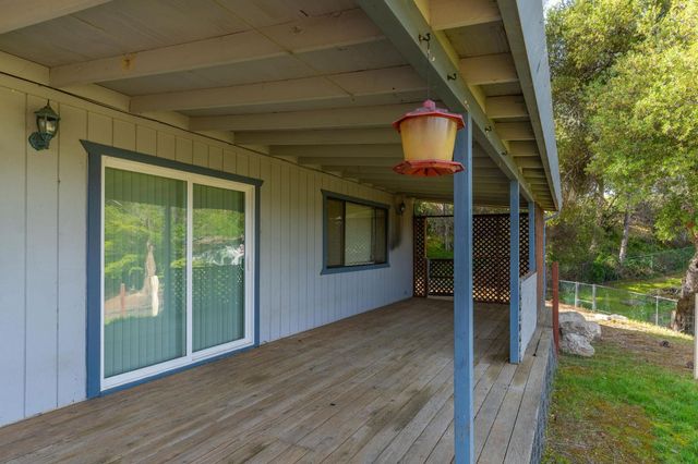 8999 Poverty Gulch Ct, Mokelumne Hill, CA 95245