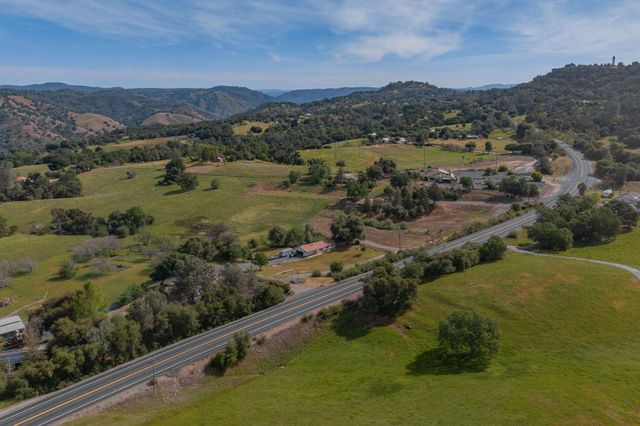8999 Poverty Gulch Ct, Mokelumne Hill, CA 95245