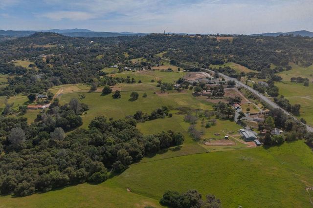 8999 Poverty Gulch Ct, Mokelumne Hill, CA 95245