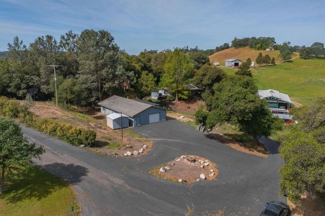 8999 Poverty Gulch Ct, Mokelumne Hill, CA 95245