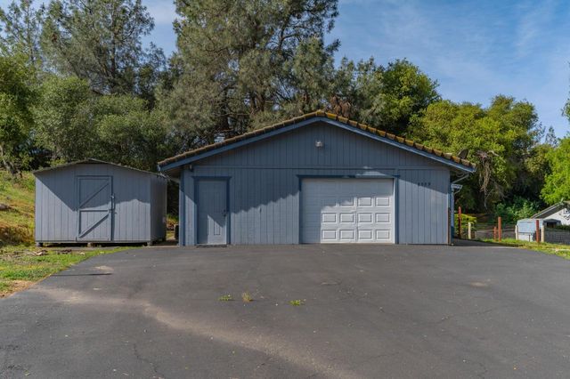 8999 Poverty Gulch Ct, Mokelumne Hill, CA 95245