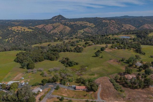 8999 Poverty Gulch Ct, Mokelumne Hill, CA 95245