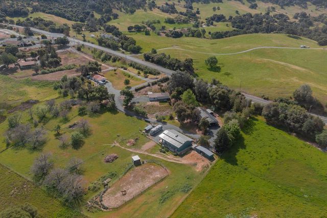 8999 Poverty Gulch Ct, Mokelumne Hill, CA 95245