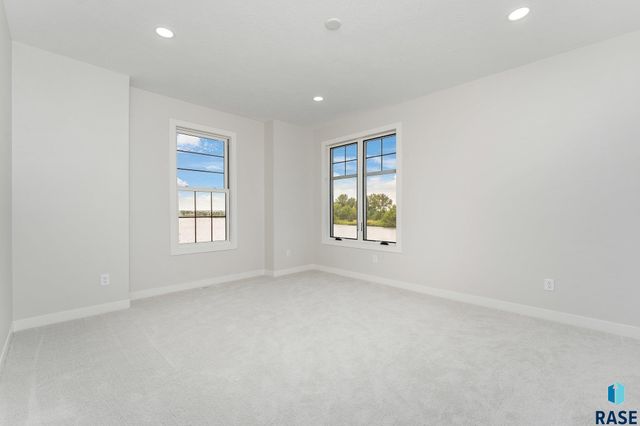 108 N Bryggen Pl, Sioux Falls, SD 57107