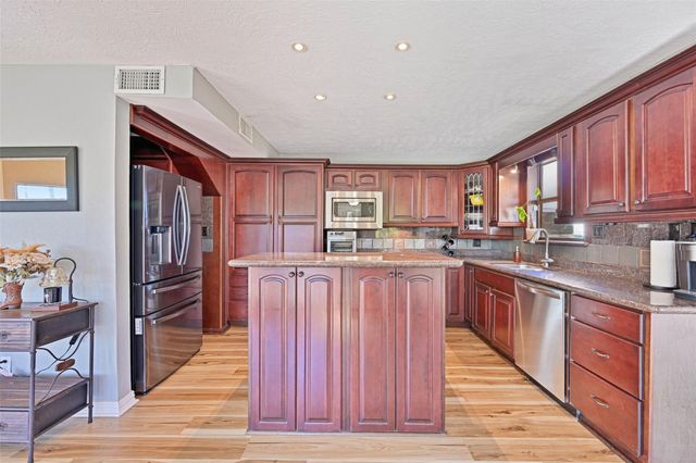 114 24th Street, Dickinson, TX 77539