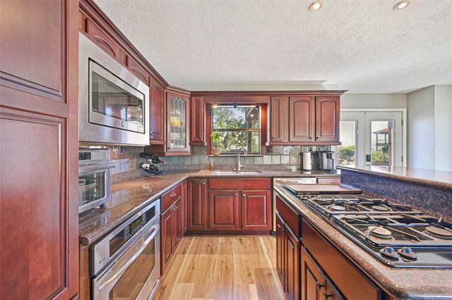 114 24th Street, Dickinson, TX 77539