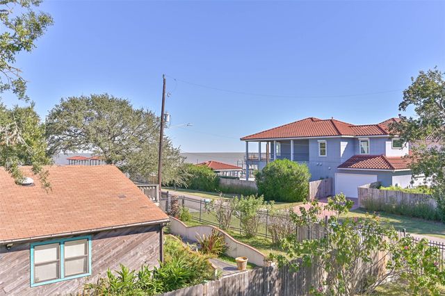 114 24th Street, Dickinson, TX 77539