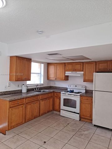 2560 NW 52nd Ave C18, Lauderhill, FL 33313