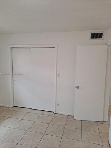 2560 NW 52nd Ave C18, Lauderhill, FL 33313