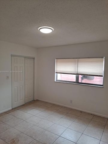 2560 NW 52nd Ave C18, Lauderhill, FL 33313