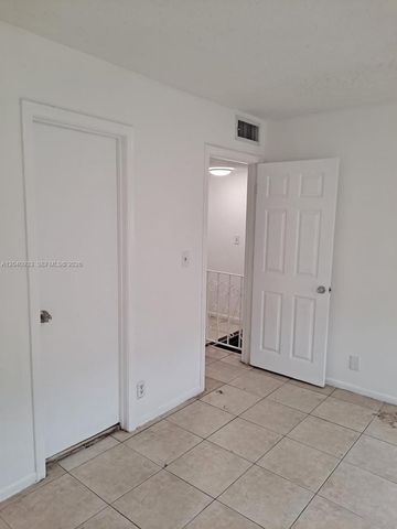 2560 NW 52nd Ave C18, Lauderhill, FL 33313