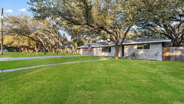 110 Canyon Creek Dr, San Antonio, TX 78232