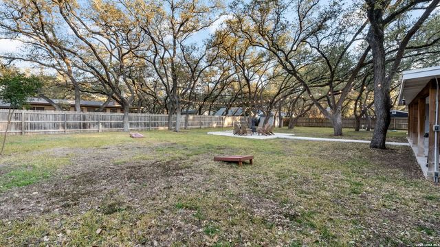 110 Canyon Creek Dr, San Antonio, TX 78232