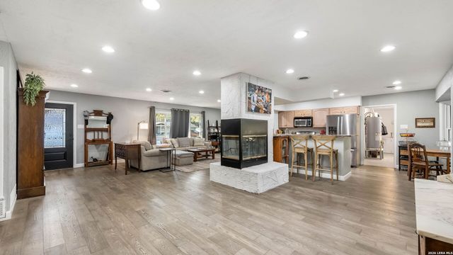 110 Canyon Creek Dr, San Antonio, TX 78232