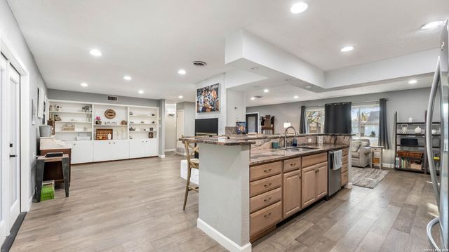 110 Canyon Creek Dr, San Antonio, TX 78232