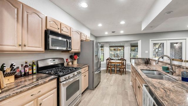 110 Canyon Creek Dr, San Antonio, TX 78232