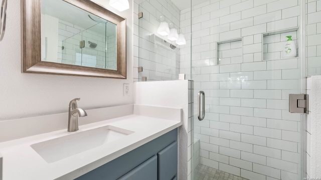 110 Canyon Creek Dr, San Antonio, TX 78232