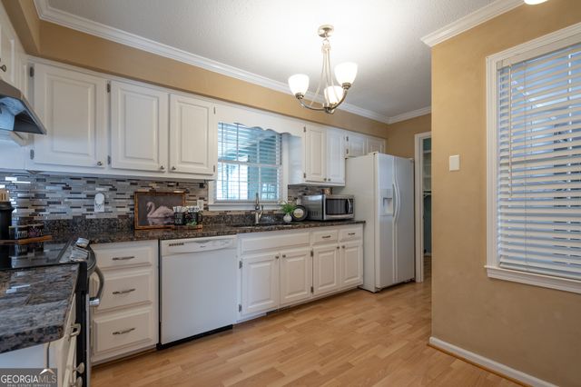 8 Timberwood Drive SE, Silver Creek, GA 30173