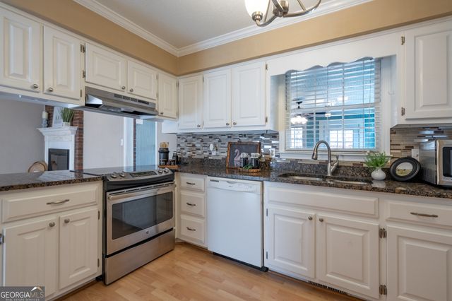 8 Timberwood Drive SE, Silver Creek, GA 30173