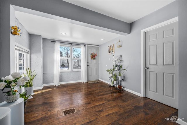 1914 S 8th Avenue, Maywood, IL 60153